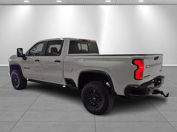 Chevrolet Silverado 2500 7 of 24