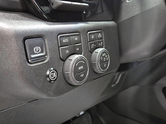 Chevrolet Silverado 2500 24 of 24