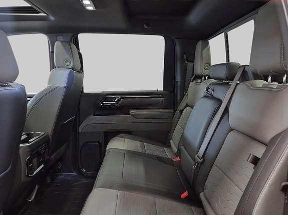 Chevrolet Silverado 2500 9 of 24