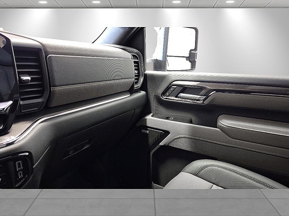 Chevrolet Silverado 2500 17 of 24