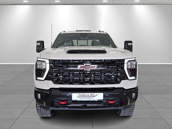 Chevrolet Silverado 2500 2 of 24