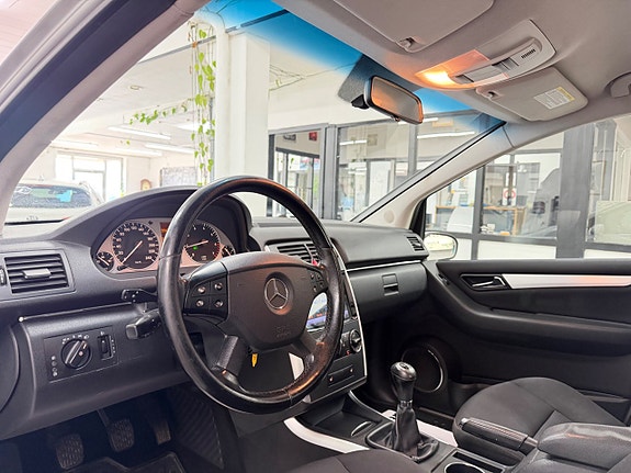 Mercedes-Benz B170 26 of 30