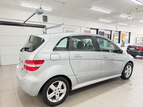 Mercedes-Benz B170 9 of 30