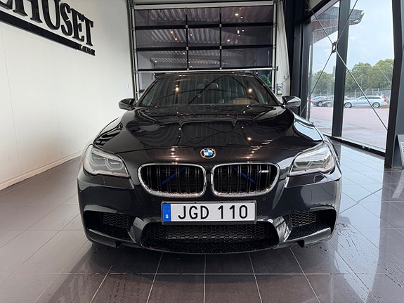 BMW M5 2 of 18