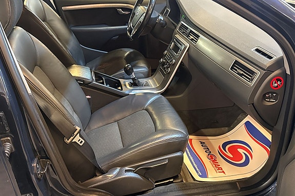 Volvo V70 7 of 9