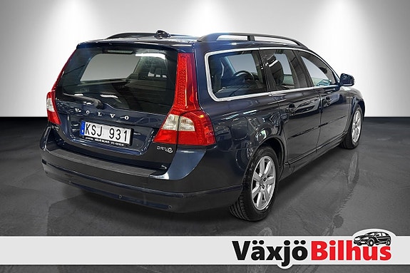 Volvo V70 2 of 9