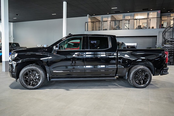 Chevrolet Silverado EV 3 of 30