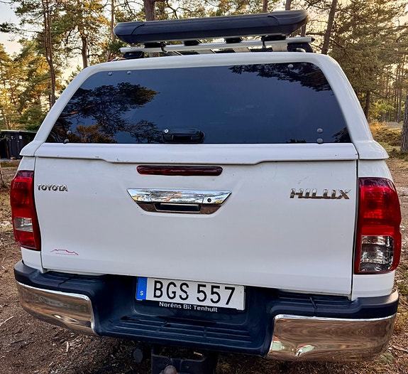 Toyota HiLux 4 of 11