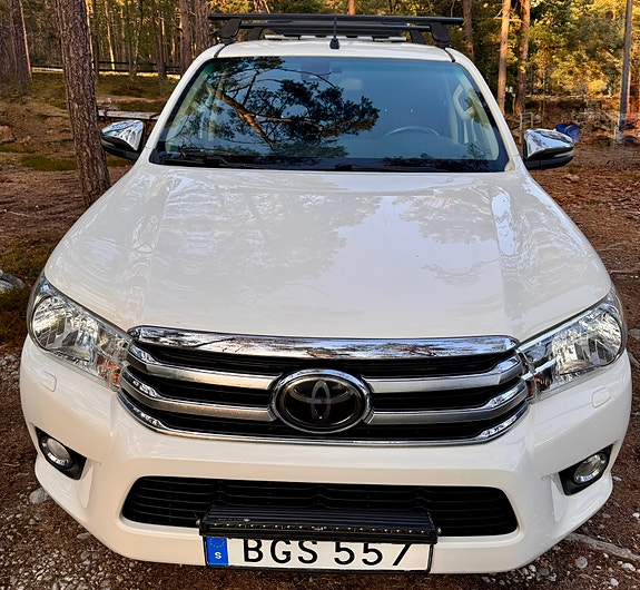 Toyota HiLux 2 of 11