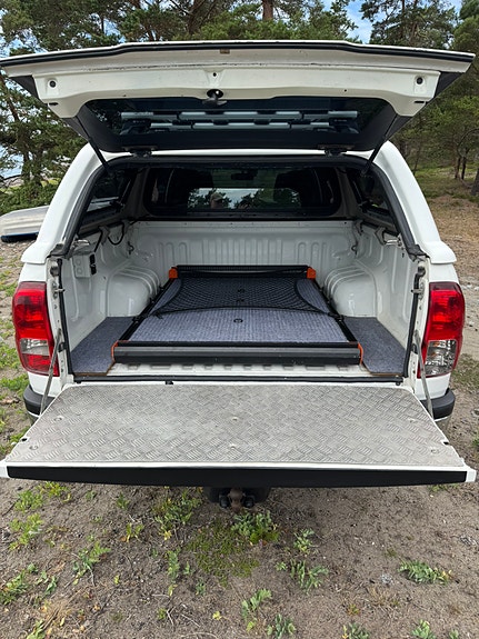 Toyota HiLux 10 of 11