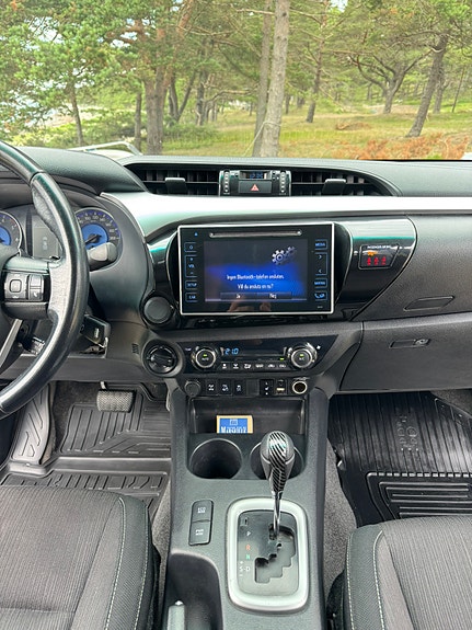 Toyota HiLux 9 of 11