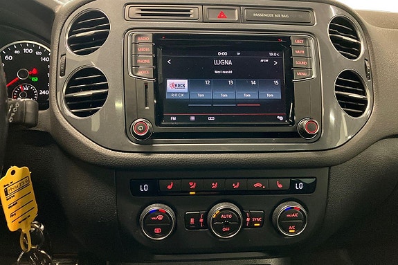 Volkswagen Tiguan 16 of 25