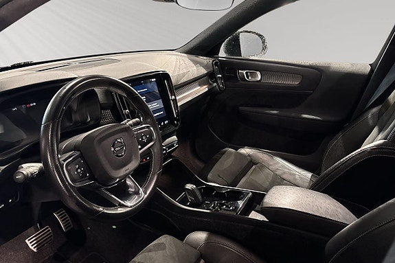 Volvo XC40 7 of 12