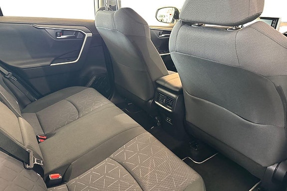 Toyota RAV4 9 of 21
