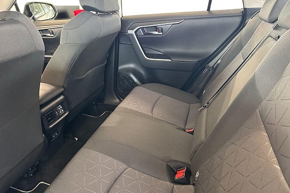 Toyota RAV4 13 of 21