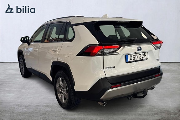 Toyota RAV4 2 of 21