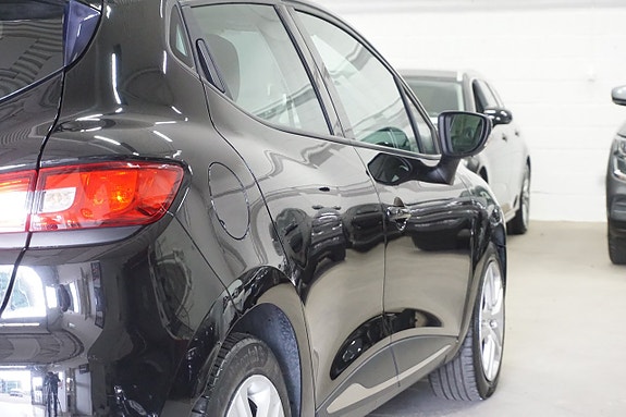 Renault Clio 17 of 29