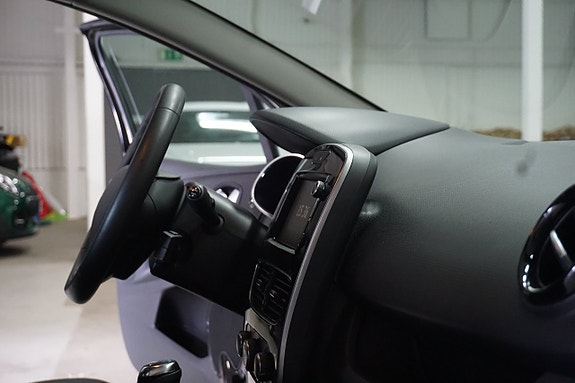 Renault Clio 26 of 29