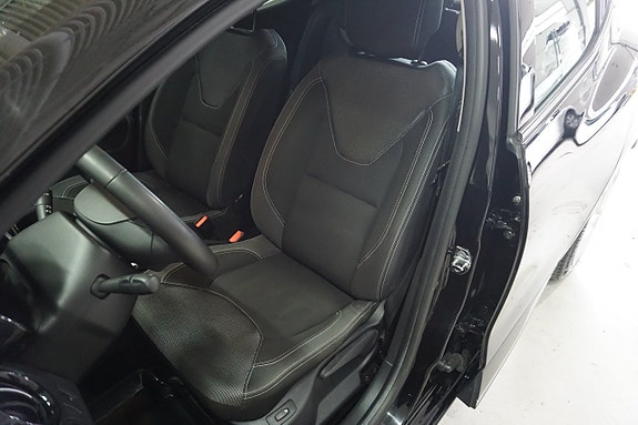 Renault Clio 19 of 29