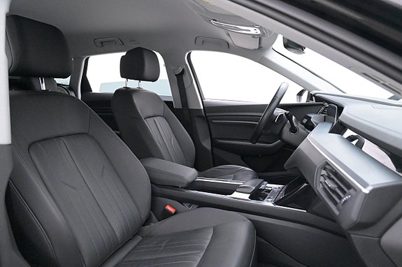 Audi e-tron 13 of 27