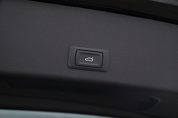 Audi e-tron 24 of 27
