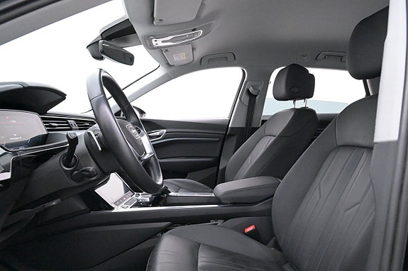 Audi e-tron 10 of 27