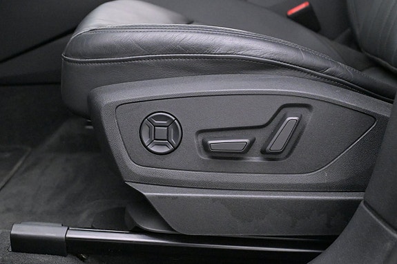 Audi e-tron 12 of 27