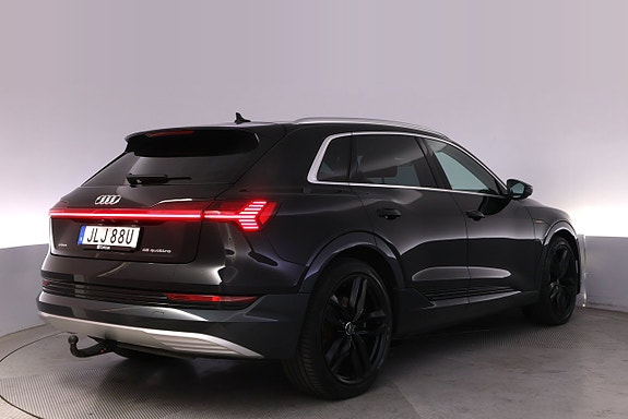 Audi e-tron 5 of 27