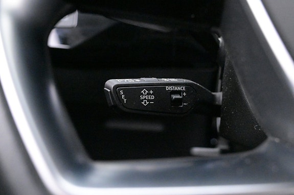 Audi e-tron 8 of 27