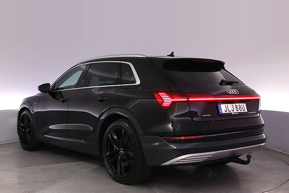 Audi e-tron 4 of 27