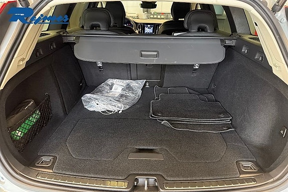 Volvo V60 10 of 23