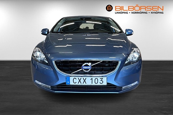 Volvo V40 2 of 20