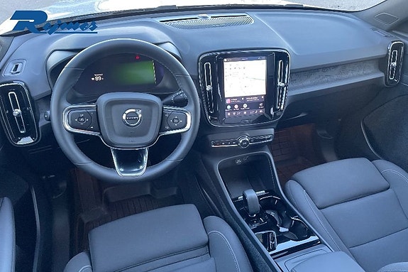 Volvo XC40 10 of 30