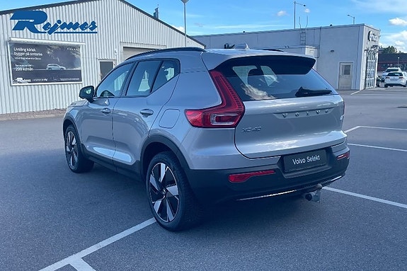 Volvo XC40 2 of 30