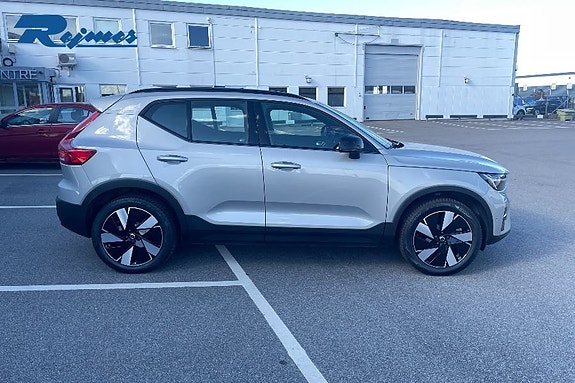 Volvo XC40 6 of 30