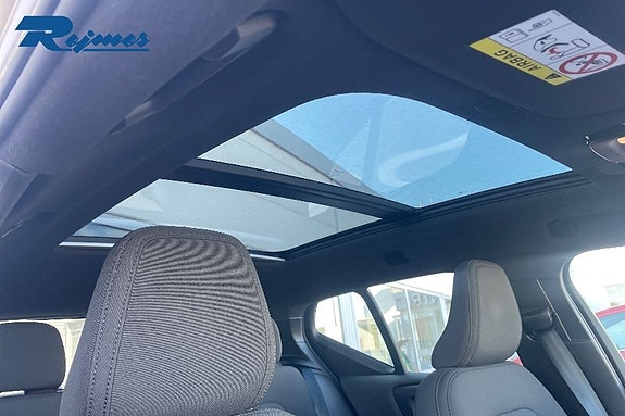 Volvo XC40 25 of 30