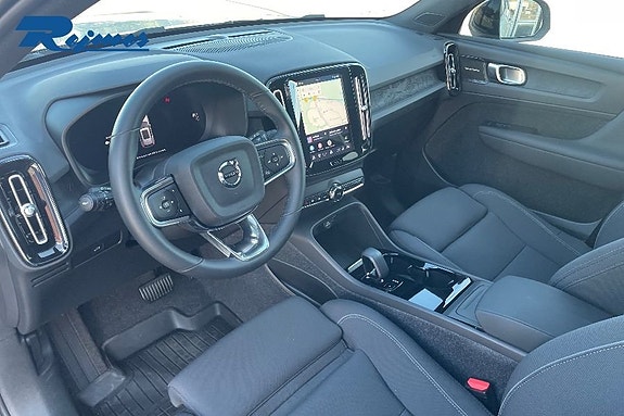 Volvo XC40 11 of 30
