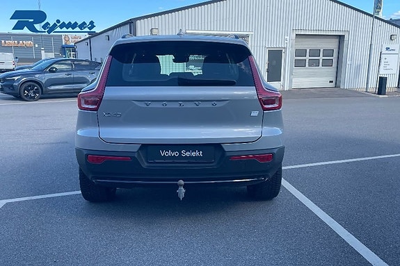 Volvo XC40 7 of 30