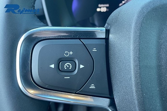 Volvo XC40 17 of 30
