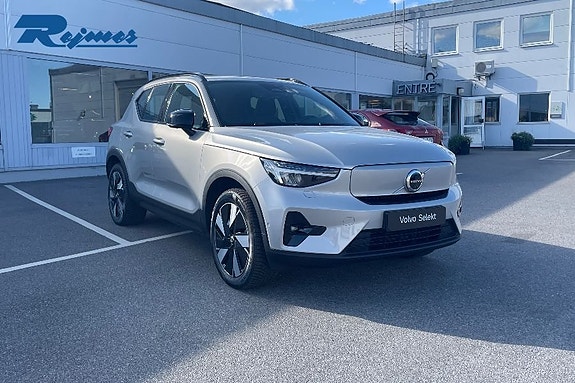 Volvo XC40 4 of 30
