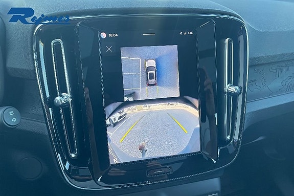 Volvo XC40 14 of 30