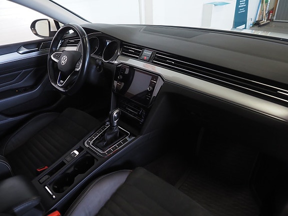 Volkswagen Passat 11 of 24