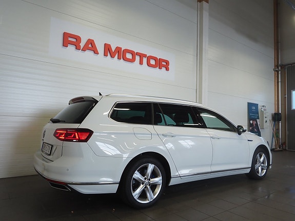 Volkswagen Passat 5 of 24