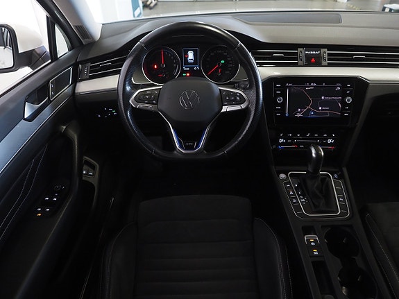 Volkswagen Passat 16 of 24