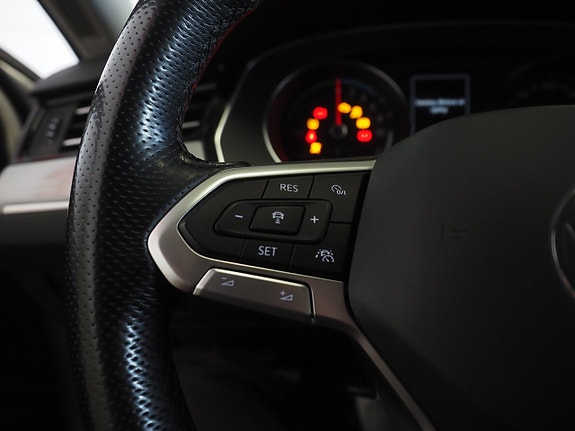 Volkswagen Passat 19 of 24