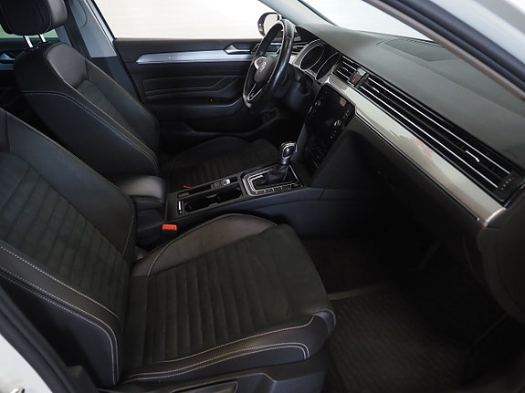 Volkswagen Passat 12 of 24
