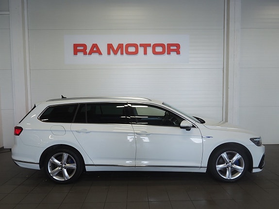 Volkswagen Passat 4 of 24