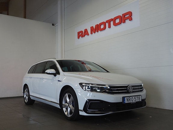 Volkswagen Passat 3 of 24