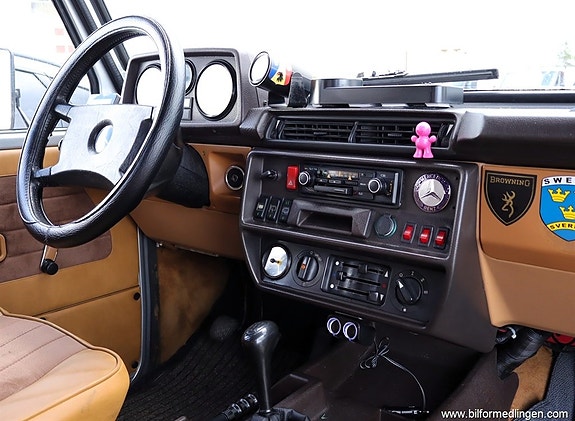 Mercedes-Benz 300 GD 19 of 23