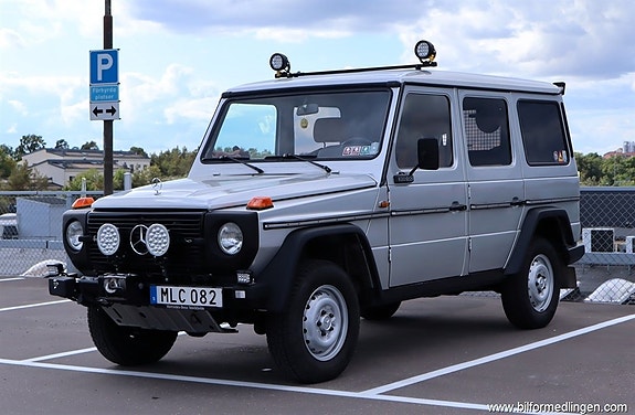 Mercedes-Benz 300 GD 9 of 23
